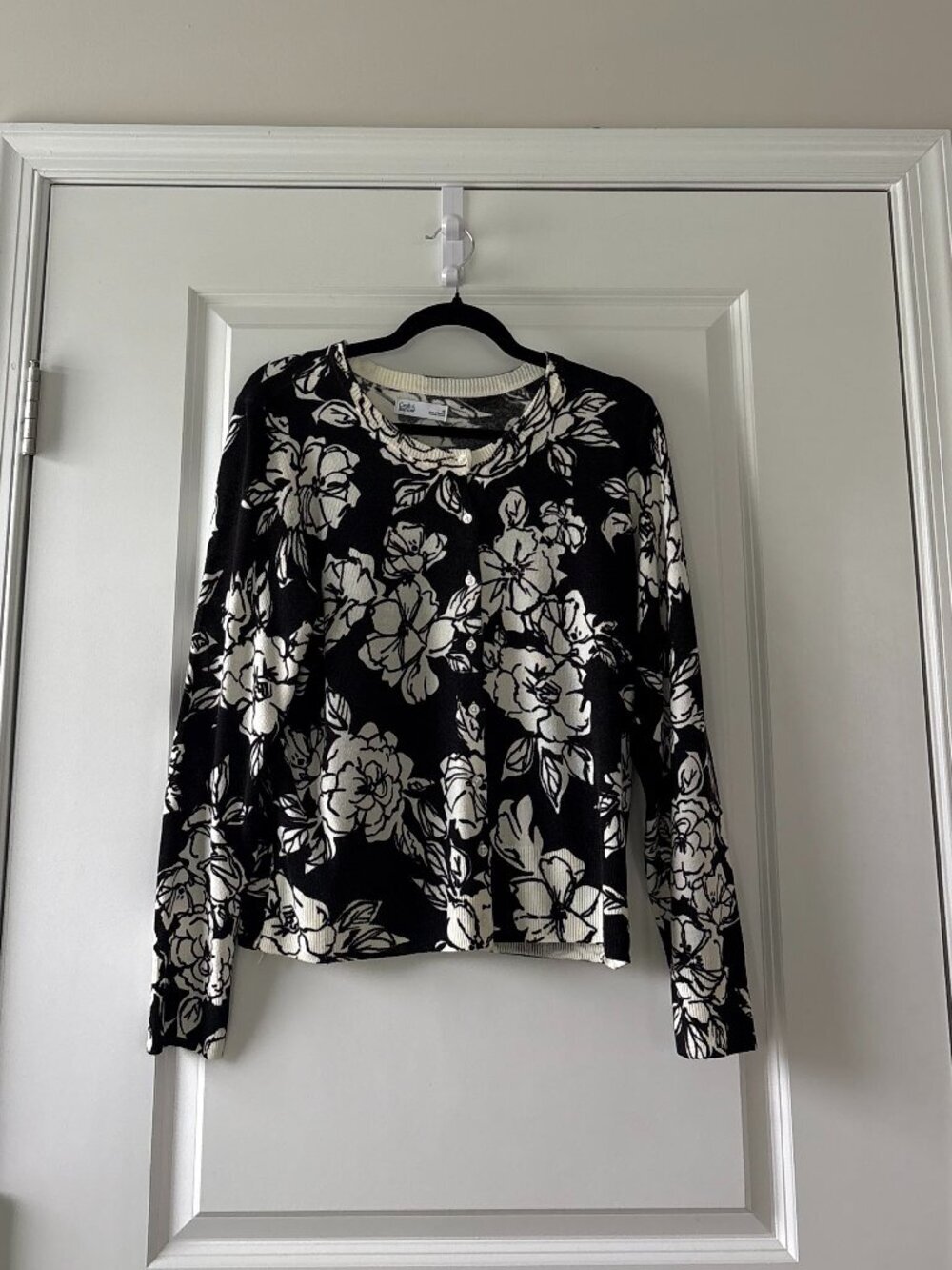 Women's Croft & Barrow® Crewneck Long Sleeve Classic Cardigan Size Medium